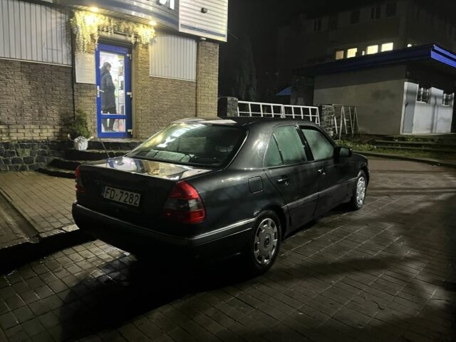 Сірий Мерседес Ц-Клас, об'ємом двигуна 1.8 л та пробігом 240 тис. км за 1350 $, фото 2 на Automoto.ua