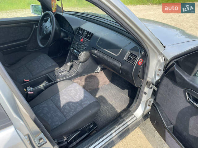Мерседес Ц-Класс 1996 в Долине на Automoto.ua Серый Мерседес Ц-Класс, объемом двигателя 1.8 л и пробегом 237 тыс. км за 2000 $, фото 11 на Automoto.ua