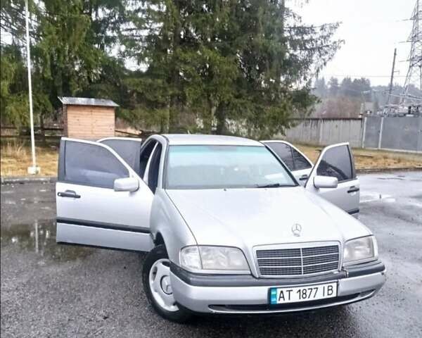 Мерседес Ц-Клас 1996 у Івано-Франківську на Automoto.ua Сірий Мерседес Ц-Клас, об'ємом двигуна 1.8 л та пробігом 300 тис. км за 2300 $, фото 6 на Automoto.ua