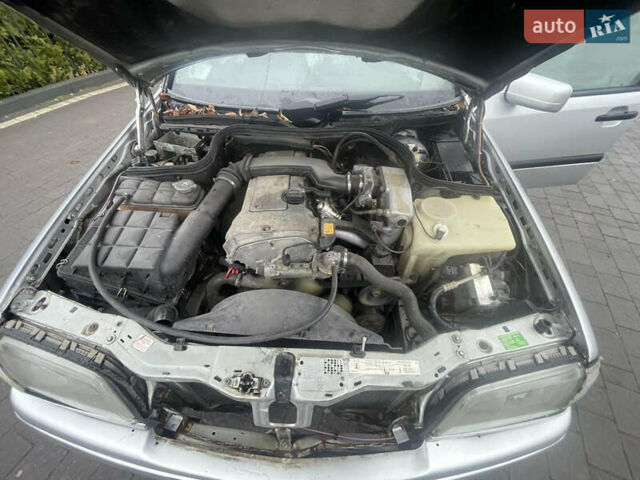 Серый Мерседес Ц-Класс, объемом двигателя 1.8 л и пробегом 237 тыс. км за 1900 $, фото 12 на Automoto.ua