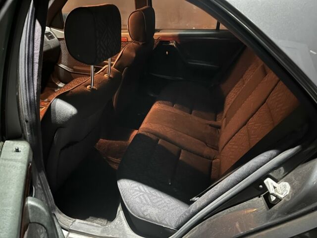 Сірий Мерседес Ц-Клас, об'ємом двигуна 1.8 л та пробігом 240 тис. км за 1350 $, фото 12 на Automoto.ua