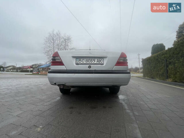 Серый Мерседес Ц-Класс, объемом двигателя 1.8 л и пробегом 237 тыс. км за 1900 $, фото 10 на Automoto.ua