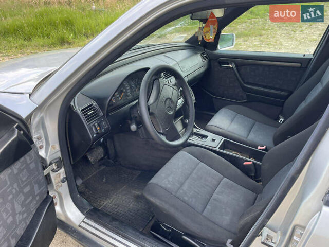 Мерседес Ц-Класс 1996 в Долине на Automoto.ua Серый Мерседес Ц-Класс, объемом двигателя 1.8 л и пробегом 237 тыс. км за 2000 $, фото 10 на Automoto.ua