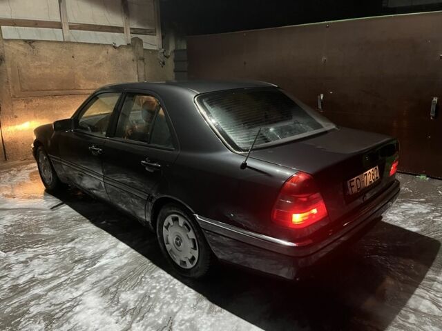 Сірий Мерседес Ц-Клас, об'ємом двигуна 1.8 л та пробігом 240 тис. км за 1350 $, фото 6 на Automoto.ua