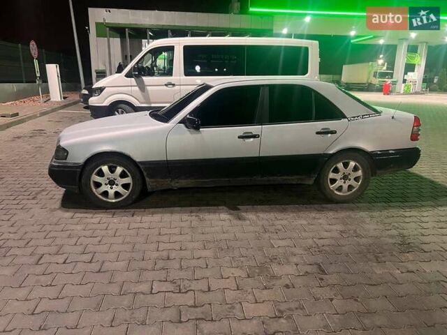 Серый Мерседес Ц-Класс, объемом двигателя 1.8 л и пробегом 331 тыс. км за 1499 $, фото 5 на Automoto.ua