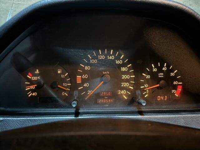 Сірий Мерседес Ц-Клас, об'ємом двигуна 1.8 л та пробігом 240 тис. км за 1350 $, фото 10 на Automoto.ua