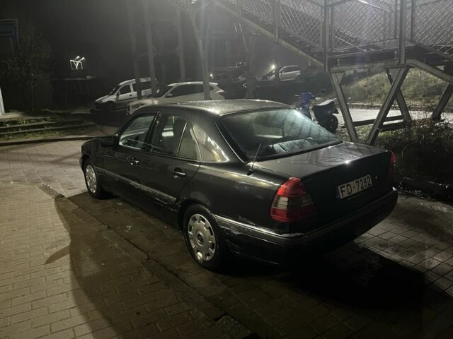 Сірий Мерседес Ц-Клас, об'ємом двигуна 1.8 л та пробігом 240 тис. км за 1350 $, фото 3 на Automoto.ua