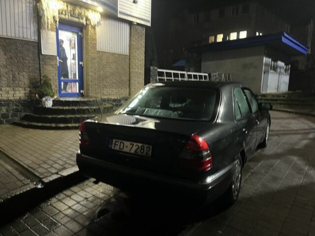 Сірий Мерседес Ц-Клас, об'ємом двигуна 1.8 л та пробігом 240 тис. км за 1350 $, фото 4 на Automoto.ua