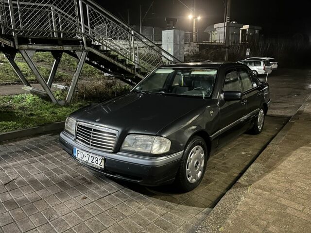 Сірий Мерседес Ц-Клас, об'ємом двигуна 1.8 л та пробігом 240 тис. км за 1350 $, фото 5 на Automoto.ua