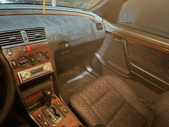 Сірий Мерседес Ц-Клас, об'ємом двигуна 1.8 л та пробігом 240 тис. км за 1350 $, фото 11 на Automoto.ua