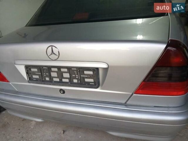 Серый Мерседес Ц-Класс, объемом двигателя 1.8 л и пробегом 306 тыс. км за 3700 $, фото 6 на Automoto.ua