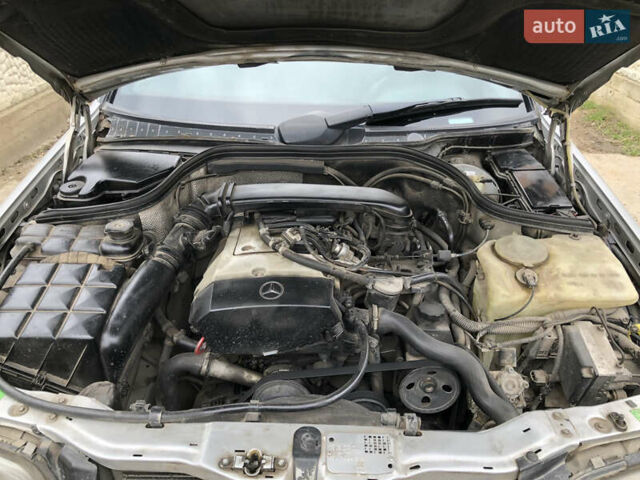 Серый Мерседес Ц-Класс, объемом двигателя 1.8 л и пробегом 428 тыс. км за 2500 $, фото 7 на Automoto.ua