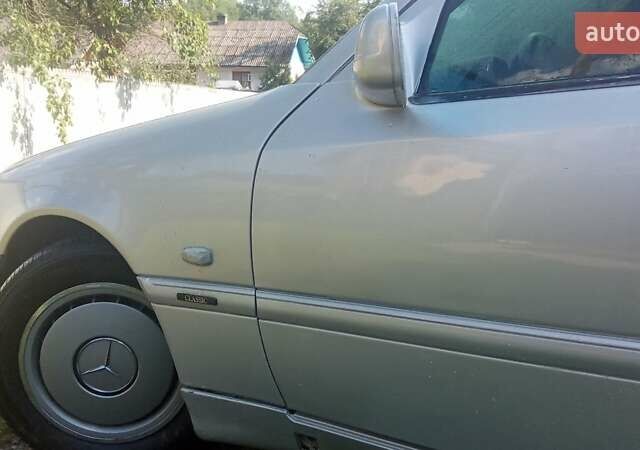 Серый Мерседес Ц-Класс, объемом двигателя 1.8 л и пробегом 306 тыс. км за 3700 $, фото 1 на Automoto.ua