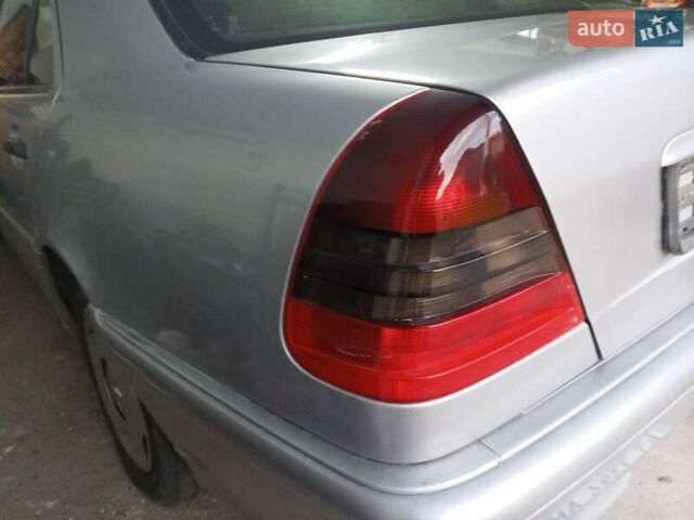 Серый Мерседес Ц-Класс, объемом двигателя 1.8 л и пробегом 306 тыс. км за 3700 $, фото 7 на Automoto.ua