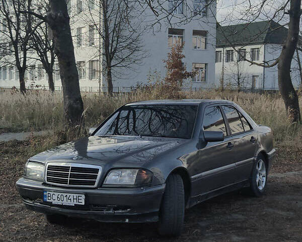 Сірий Мерседес Ц-Клас, об'ємом двигуна 2 л та пробігом 320 тис. км за 2300 $, фото 5 на Automoto.ua