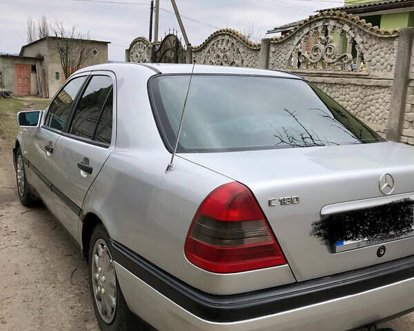 Серый Мерседес Ц-Класс, объемом двигателя 1.8 л и пробегом 428 тыс. км за 2500 $, фото 3 на Automoto.ua