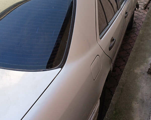 Серый Мерседес Ц-Класс, объемом двигателя 1.8 л и пробегом 250 тыс. км за 950 $, фото 5 на Automoto.ua