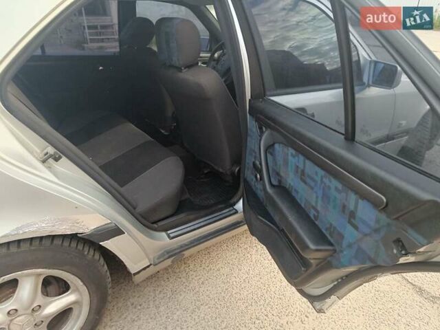 Сірий Мерседес Ц-Клас, об'ємом двигуна 2 л та пробігом 330 тис. км за 2000 $, фото 1 на Automoto.ua