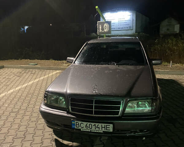 Серый Мерседес Ц-Класс, объемом двигателя 2 л и пробегом 323 тыс. км за 1900 $, фото 11 на Automoto.ua