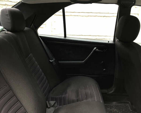 Серый Мерседес Ц-Класс, объемом двигателя 1.8 л и пробегом 428 тыс. км за 2500 $, фото 4 на Automoto.ua