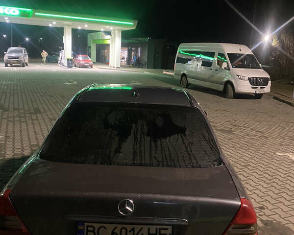 Серый Мерседес Ц-Класс, объемом двигателя 2 л и пробегом 323 тыс. км за 1900 $, фото 12 на Automoto.ua