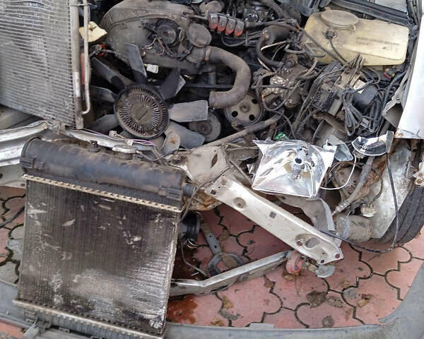 Серый Мерседес Ц-Класс, объемом двигателя 1.8 л и пробегом 250 тыс. км за 950 $, фото 6 на Automoto.ua