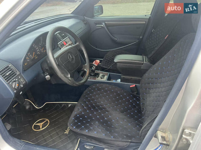 Серый Мерседес Ц-Класс, объемом двигателя 1.8 л и пробегом 296 тыс. км за 3500 $, фото 24 на Automoto.ua