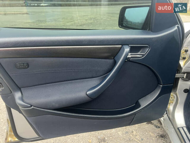 Серый Мерседес Ц-Класс, объемом двигателя 1.8 л и пробегом 296 тыс. км за 3500 $, фото 25 на Automoto.ua