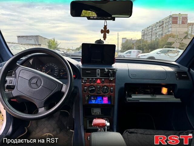 Серый Мерседес Ц-Класс, объемом двигателя 1.8 л и пробегом 295 тыс. км за 3350 $, фото 5 на Automoto.ua