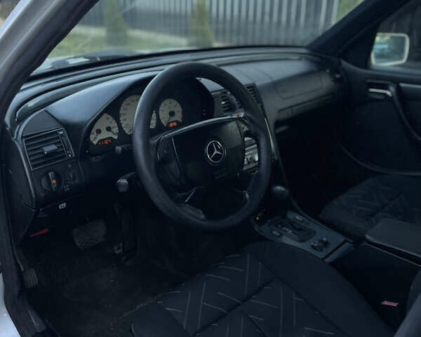 Сірий Мерседес Ц-Клас, об'ємом двигуна 2.8 л та пробігом 279 тис. км за 1999 $, фото 25 на Automoto.ua