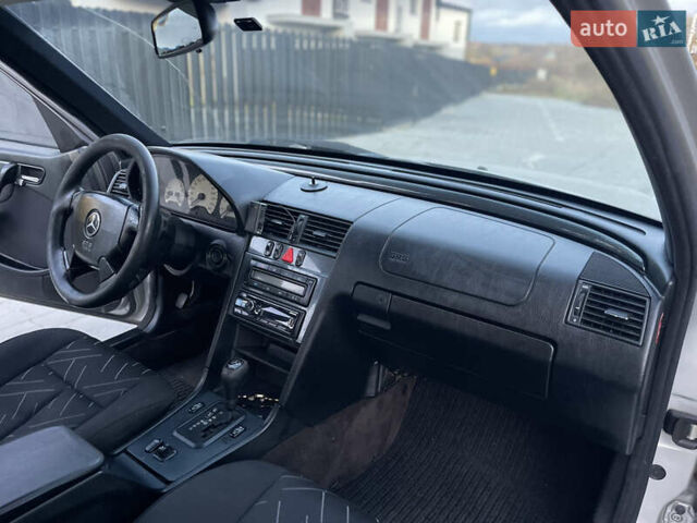 Сірий Мерседес Ц-Клас, об'ємом двигуна 2.8 л та пробігом 279 тис. км за 1999 $, фото 33 на Automoto.ua