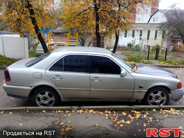 Сірий Мерседес Ц-Клас, об'ємом двигуна 2.8 л та пробігом 480 тис. км за 3315 $, фото 4 на Automoto.ua