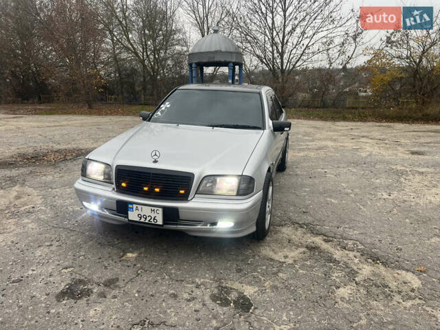 Серый Мерседес Ц-Класс, объемом двигателя 1.8 л и пробегом 296 тыс. км за 3500 $, фото 1 на Automoto.ua