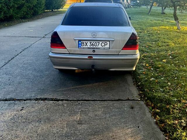 Мерседес Ц-Класс 1998 в Хмельницком на Automoto.ua Серый Мерседес Ц-Класс, объемом двигателя 1.8 л и пробегом 320 тыс. км за 3400 $, фото 2 на Automoto.ua