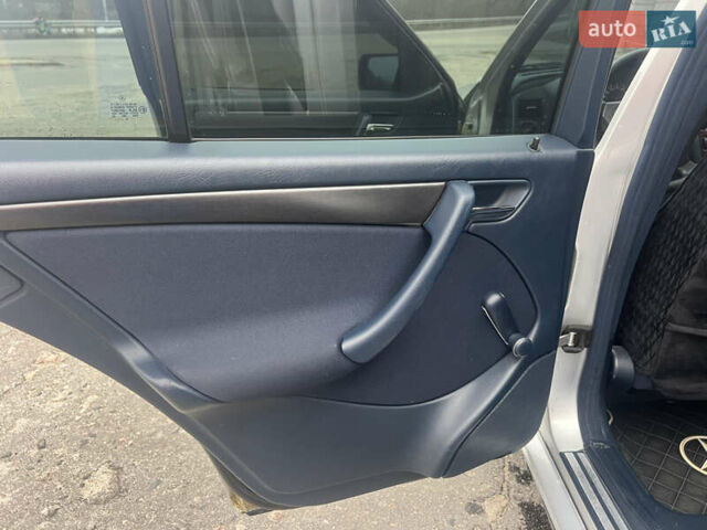 Серый Мерседес Ц-Класс, объемом двигателя 1.8 л и пробегом 296 тыс. км за 3500 $, фото 28 на Automoto.ua