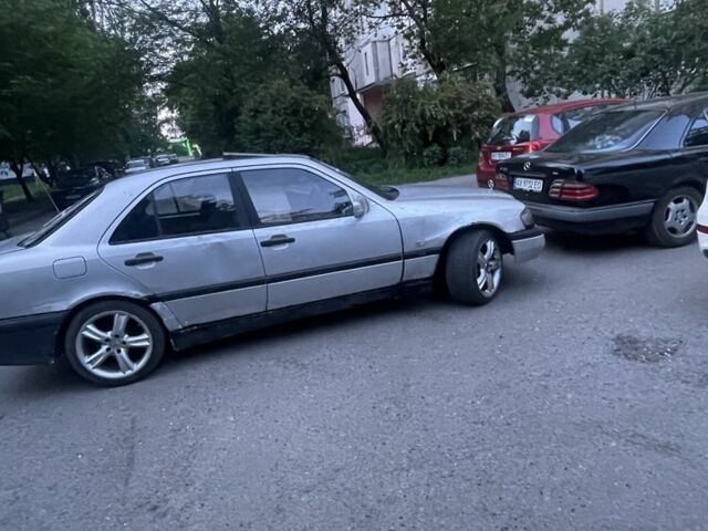 Сірий Мерседес Ц-Клас, об'ємом двигуна 1.8 л та пробігом 444 тис. км за 432 $, фото 2 на Automoto.ua