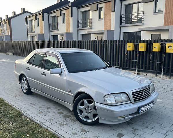 Сірий Мерседес Ц-Клас, об'ємом двигуна 2.8 л та пробігом 279 тис. км за 1999 $, фото 17 на Automoto.ua