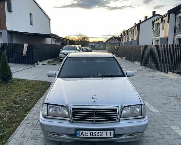 Сірий Мерседес Ц-Клас, об'ємом двигуна 2.8 л та пробігом 279 тис. км за 1999 $, фото 3 на Automoto.ua