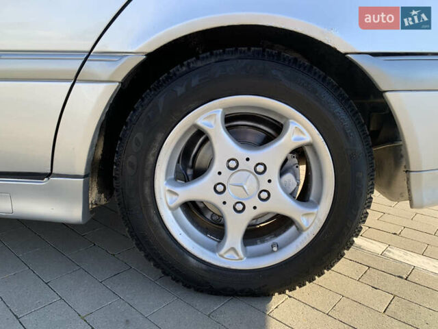 Серый Мерседес Ц-Класс, объемом двигателя 2 л и пробегом 187 тыс. км за 2900 $, фото 30 на Automoto.ua