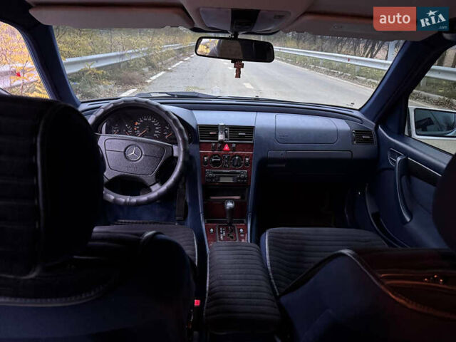 Сірий Мерседес Ц-Клас, об'ємом двигуна 2.2 л та пробігом 278 тис. км за 4800 $, фото 9 на Automoto.ua