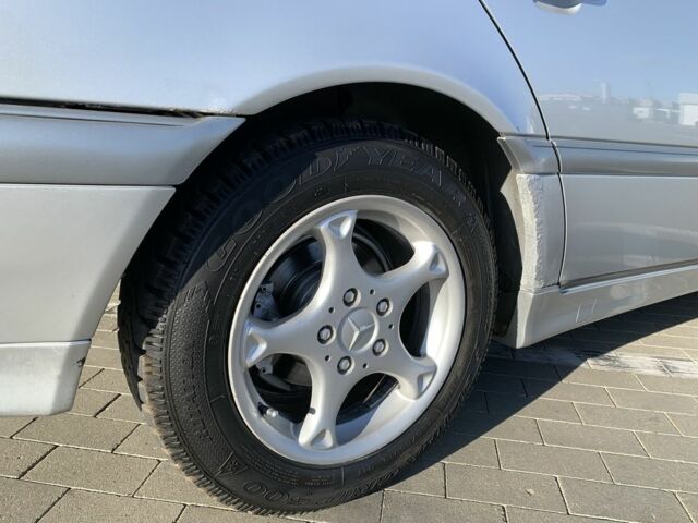 Серый Мерседес Ц-Класс, объемом двигателя 2 л и пробегом 187 тыс. км за 2900 $, фото 22 на Automoto.ua