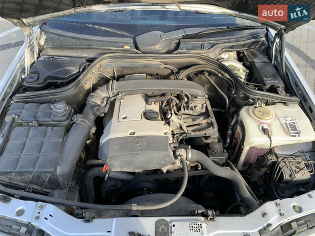 Серый Мерседес Ц-Класс, объемом двигателя 2 л и пробегом 187 тыс. км за 2900 $, фото 20 на Automoto.ua