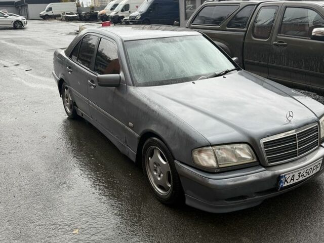 Серый Мерседес Ц-Класс, объемом двигателя 1.8 л и пробегом 480 тыс. км за 1750 $, фото 1 на Automoto.ua