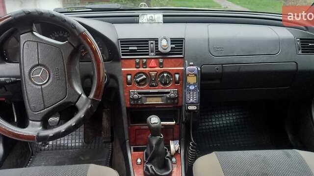 Серый Мерседес Ц-Класс, объемом двигателя 1.8 л и пробегом 50 тыс. км за 3550 $, фото 10 на Automoto.ua