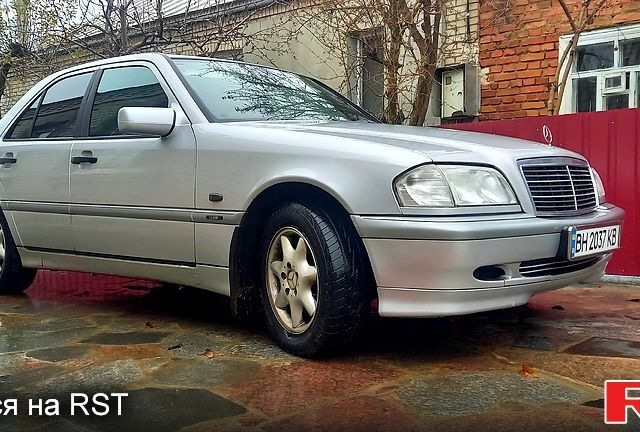 Серый Мерседес Ц-Класс, объемом двигателя 1.8 л и пробегом 5000 тыс. км за 3550 $, фото 3 на Automoto.ua