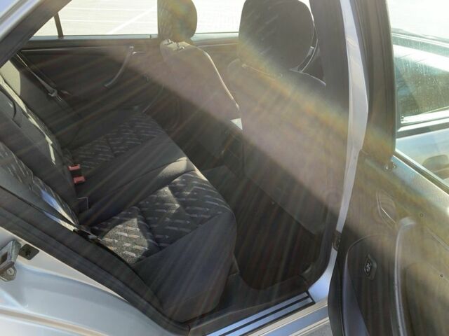 Серый Мерседес Ц-Класс, объемом двигателя 2 л и пробегом 187 тыс. км за 2900 $, фото 12 на Automoto.ua