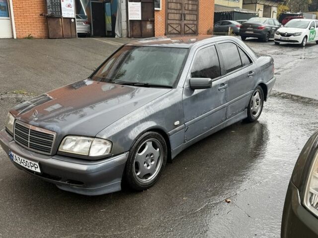 Серый Мерседес Ц-Класс, объемом двигателя 1.8 л и пробегом 480 тыс. км за 1750 $, фото 3 на Automoto.ua