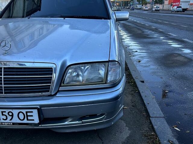 Сірий Мерседес Ц-Клас, об'ємом двигуна 1.8 л та пробігом 300 тис. км за 3500 $, фото 1 на Automoto.ua