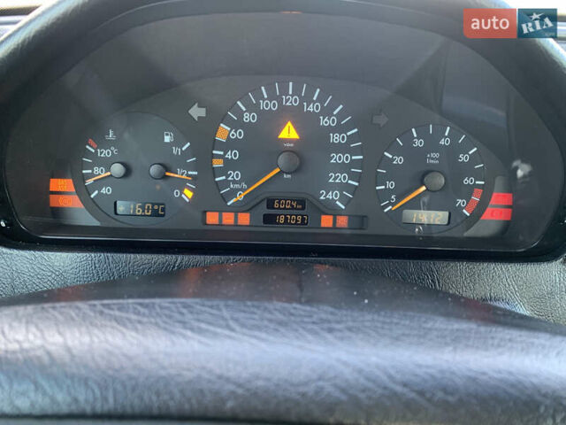 Серый Мерседес Ц-Класс, объемом двигателя 2 л и пробегом 187 тыс. км за 2900 $, фото 27 на Automoto.ua