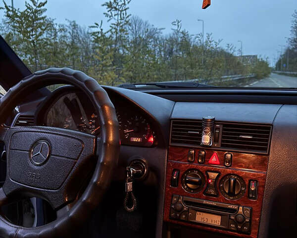 Сірий Мерседес Ц-Клас, об'ємом двигуна 2.2 л та пробігом 278 тис. км за 4800 $, фото 10 на Automoto.ua